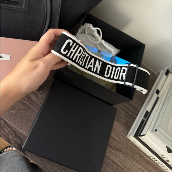 Dior visor new with box and dust bag - Picture 3 of 3